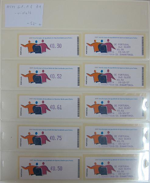 0265 (246).jpg -     Lote:    265      Colecção Especializada - Etiquetas      Lotes Especiais       Descrição:      1981/2010 &mdash; Etiquetas.   Coleção composta por 12 álbuns com etiquetas desde percursoras e Framas até 2010, com provas, erros, FDC's, etiquetas novas e usadas, sobrescritos circulados, variedades de impressão e papéis. Importante estudo. Lote a ver.        Lote ETQ       Valor Base:     &euro; 3000,00     Valor Venda:     &euro;      